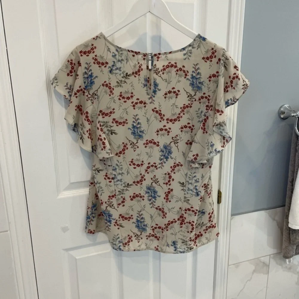 Cleo Petites Beige Floral Print Blouse With Ruffles Trim - Picture 6 of 9